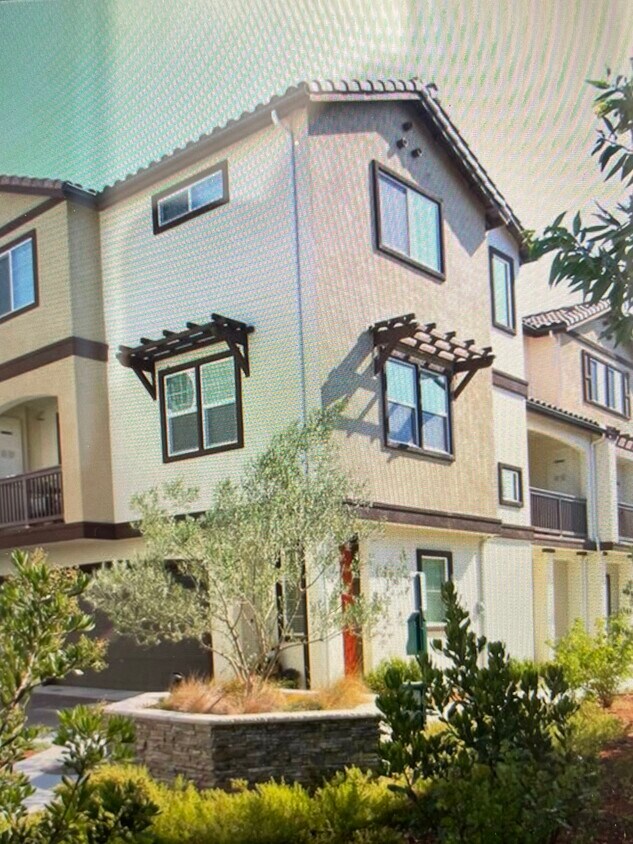 Primary Photo - 829 Basil Ln