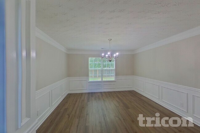 Building Photo - 552 Howell Dr