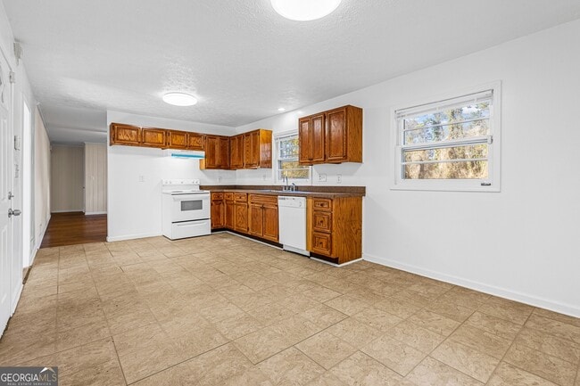 Building Photo - 4140 Rainbow Dr