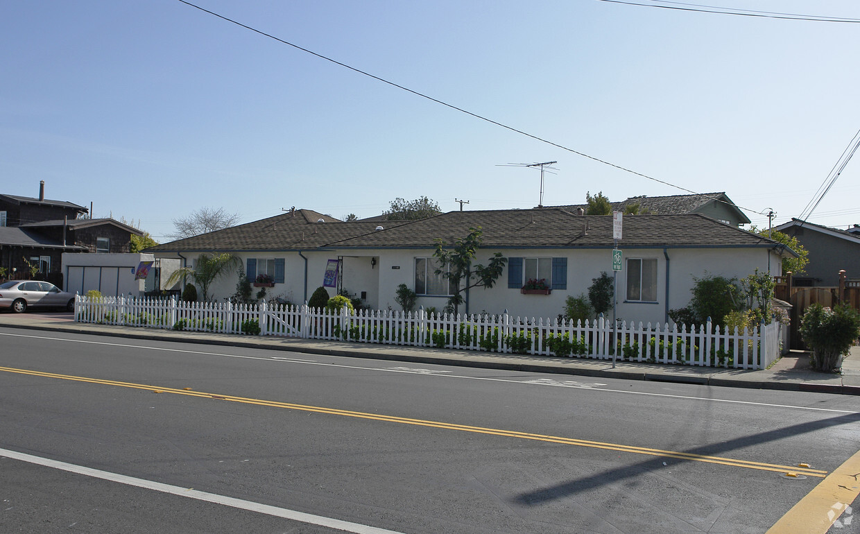 Primary Photo - 1300-1304 Fernside Blvd