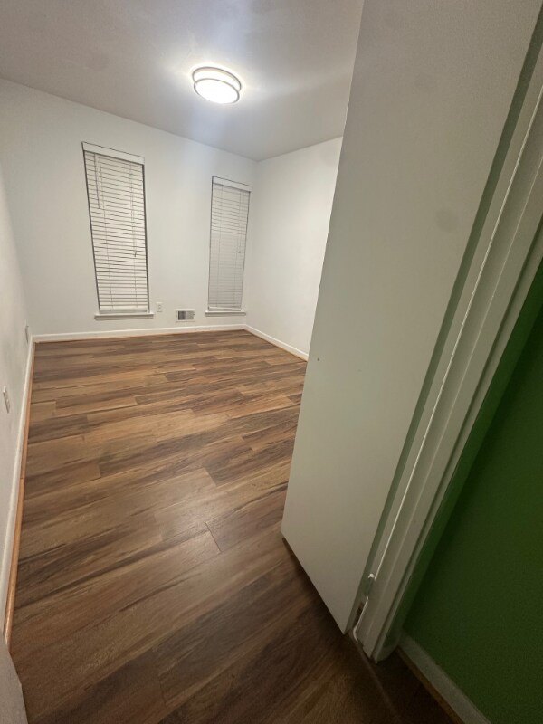 Foto del edificio - 8xxx Barrett Rd