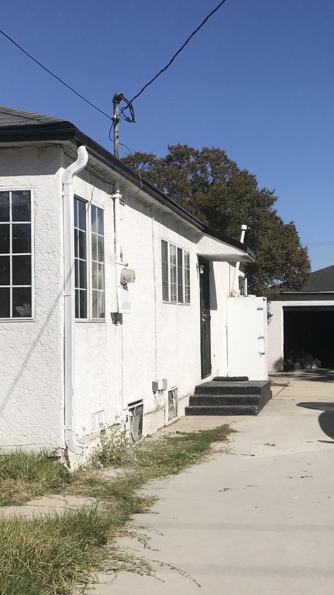 Photo - 1423 W 106th St (Los Angeles, CA) House