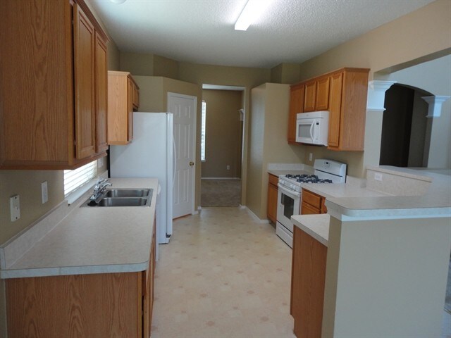 Building Photo - 457 Cloverleaf Drive