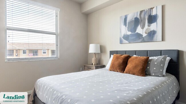 Foto del edificio - 4590 Winkler Ave