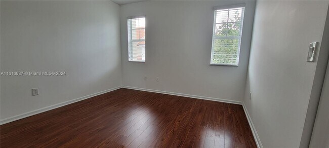 Foto del edificio - 5860 W Sample Rd