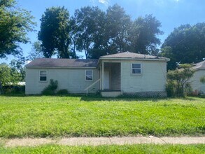 Building Photo - 2642 Foster St