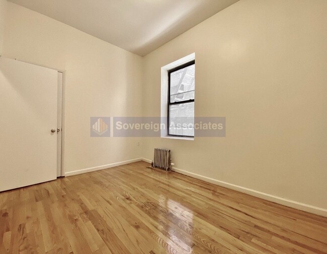 Building Photo - 12 Pinehurst Ave