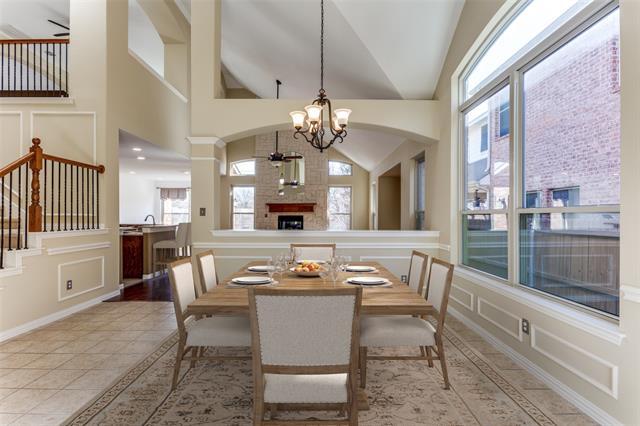 Building Photo - 3825 Miramar Dr