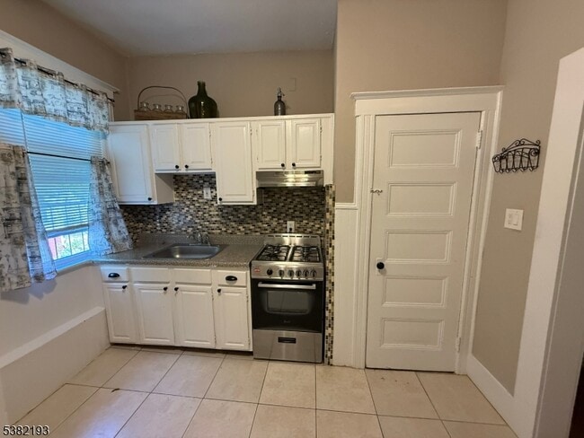Building Photo - 644 Oradell Ave