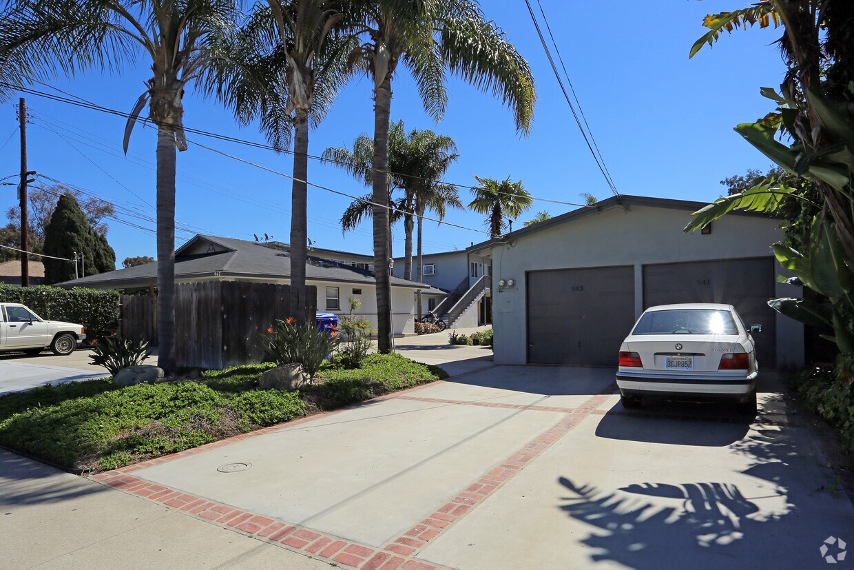 Building Photo - 941-947 Oak Ave