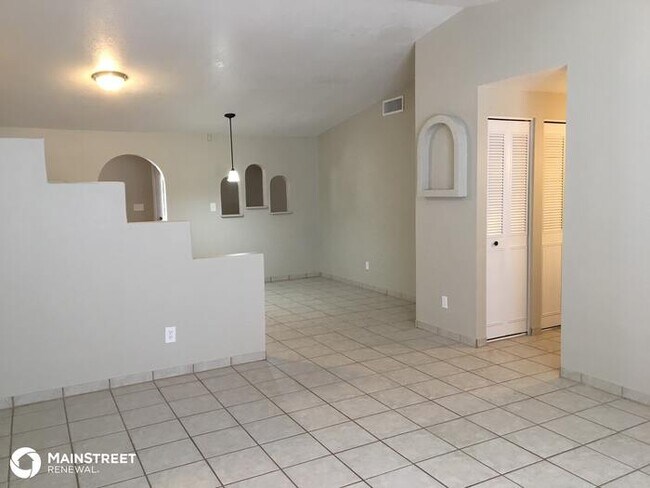 Building Photo - 2520 W Vereda Pasadera, Tucson, AZ 85746