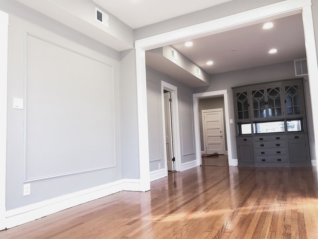 Building Photo - 2544 N Avers Ave