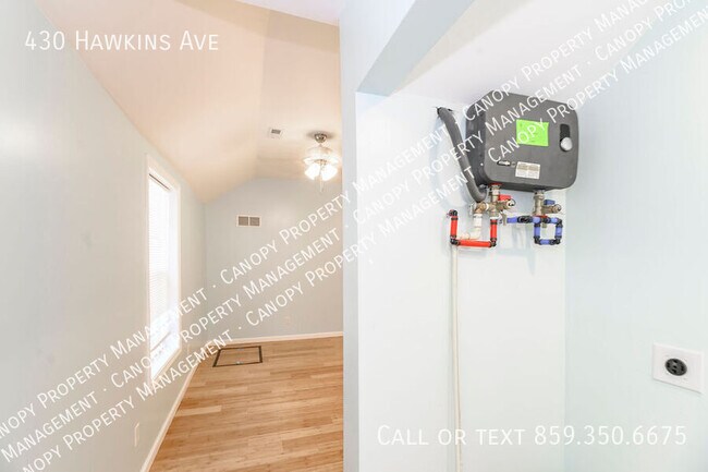Foto del edificio - 430 Hawkins Ave