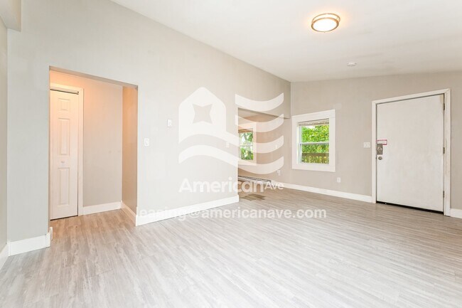 Foto del edificio - 800 Maple Ave