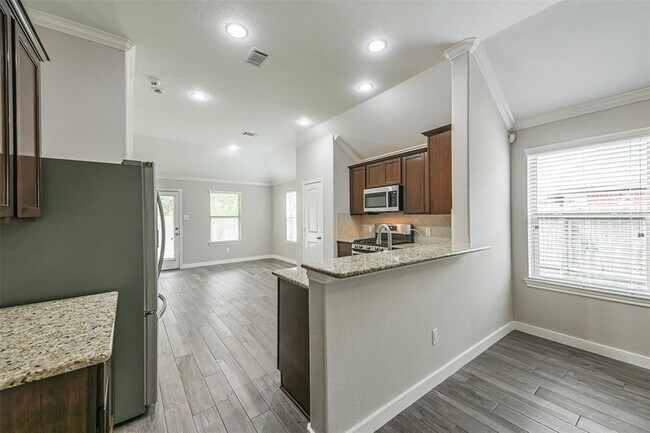 Foto del edificio - 13706 Drakeford Ct