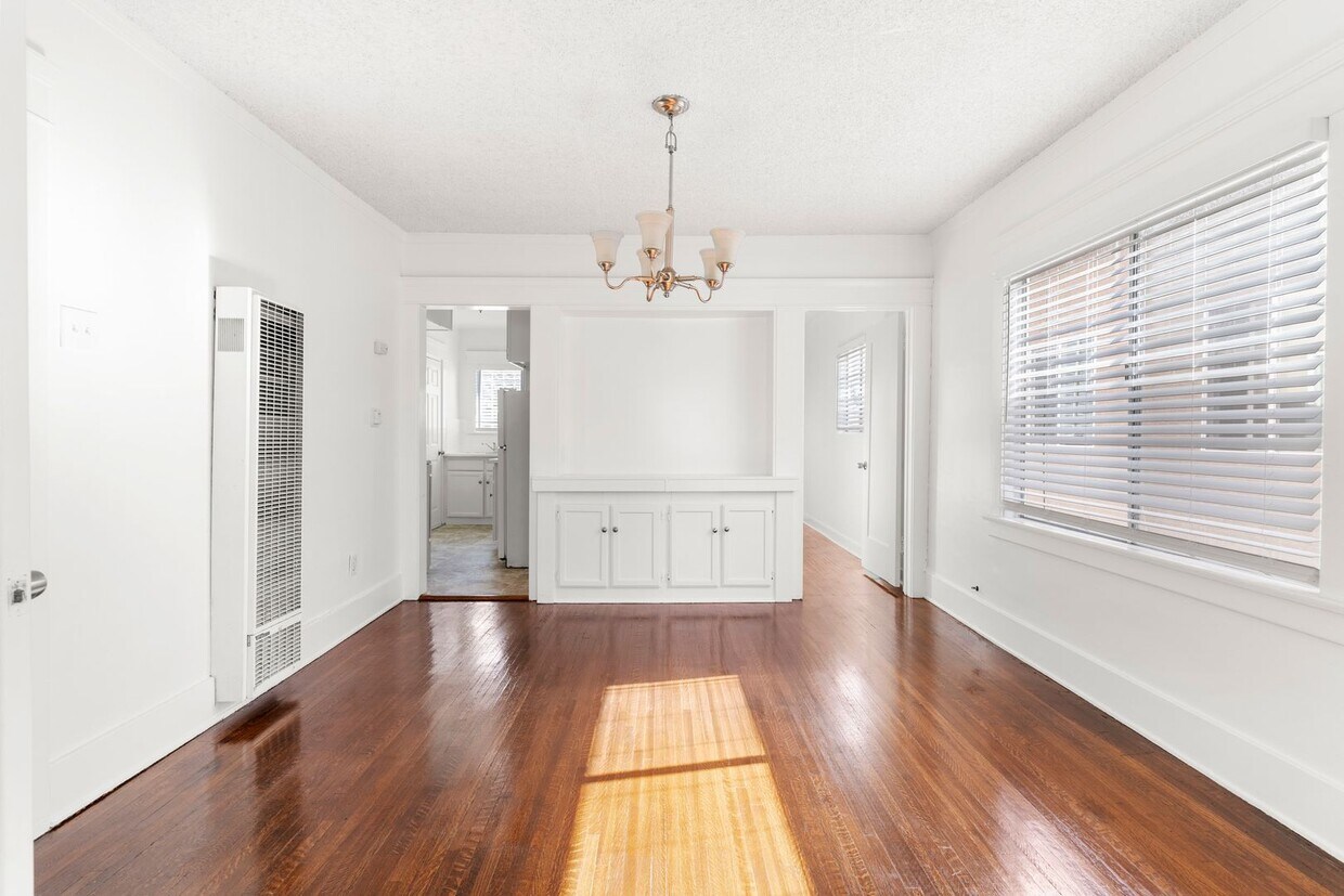 Primary Photo - 310-316 East 8th St.