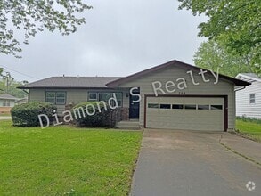 Building Photo - 703 N Belview Ave