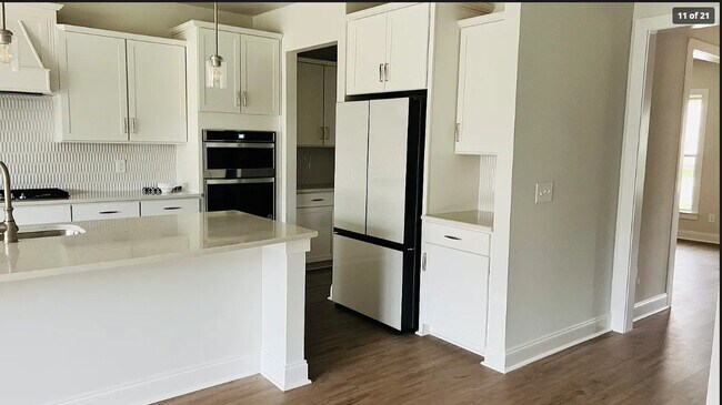Foto del edificio - 836 Chalkstone Ln