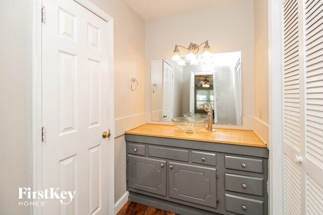 Foto del edificio - 3120 Covewood St