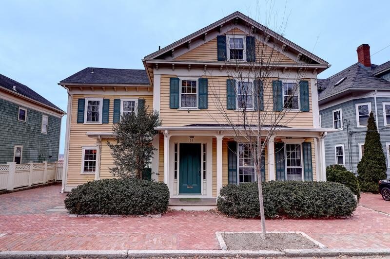 Primary Photo - Beautiful House in College Hill