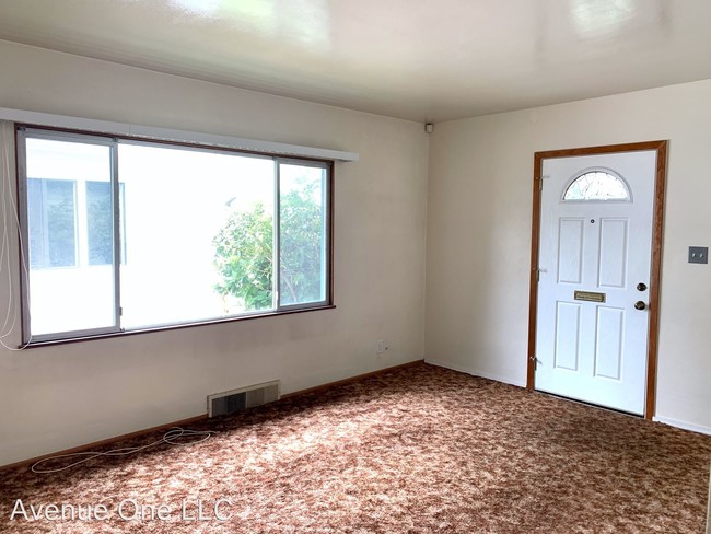 Building Photo - 2 br, 1.5 bath House - 3416 Alamo Pl S.
