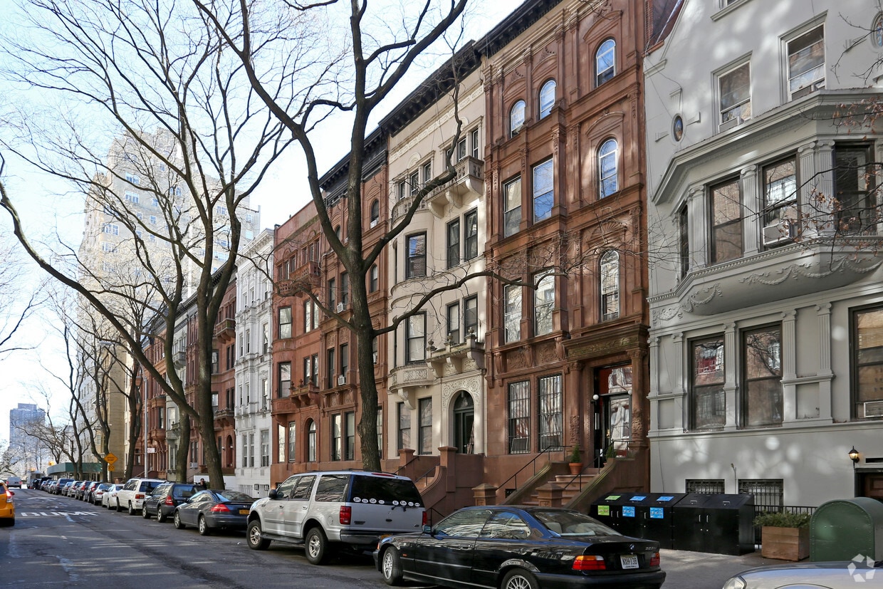 Primary Photo - 24 W 90th St