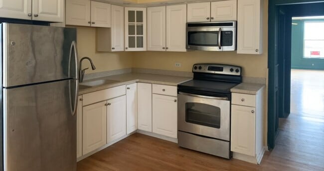 Building Photo - 701 W Hillgrove Ave