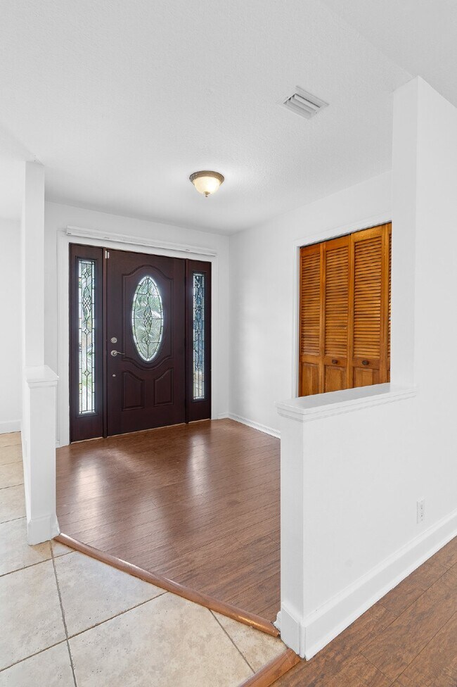 Foto del edificio - **Available February 2026***Welcome Home :: 3/2 with oversized fenced backyard in Indian Pines!