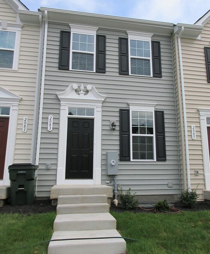Primary Photo - 2083 Elm Tree Ct