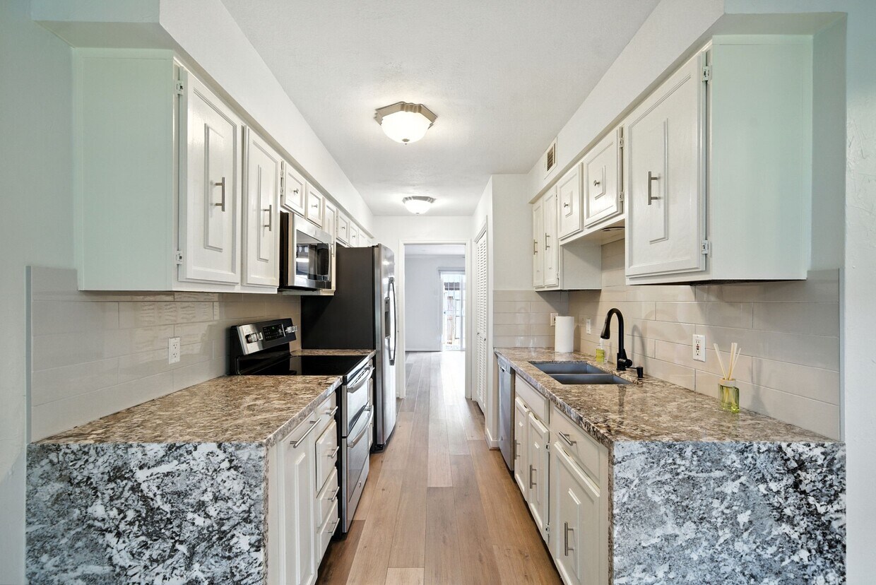 Foto principal - 10333 Longmont Dr