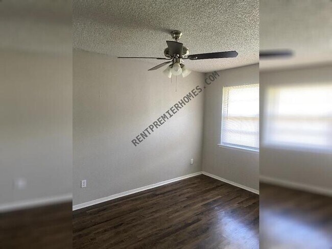 Photo - 514 Glencairn Dr House