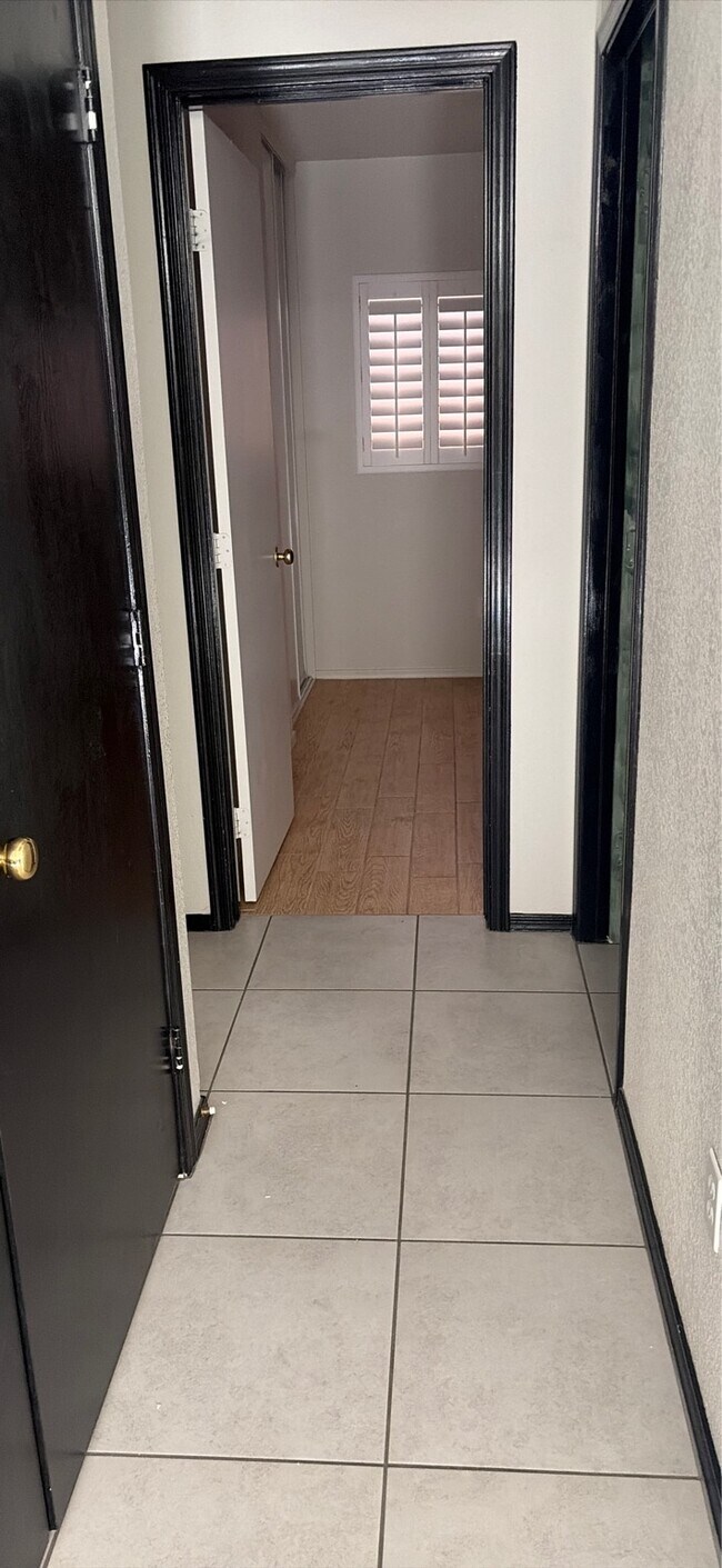 Building Photo - 3448 S Chaparral Rd