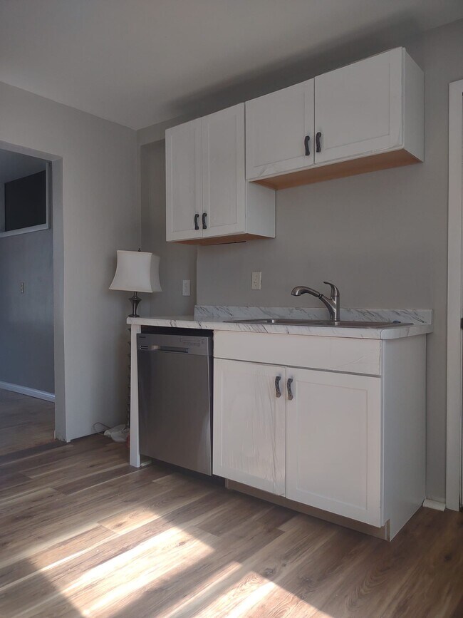 Kitchen - 120 S Summit St