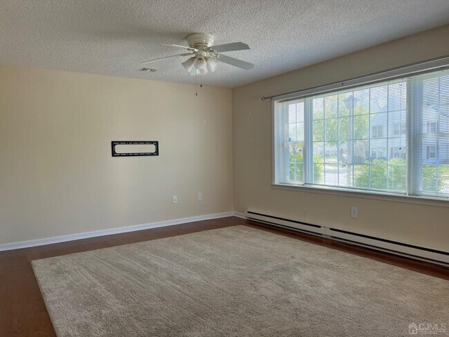 Foto del edificio - 333N Newport Way
