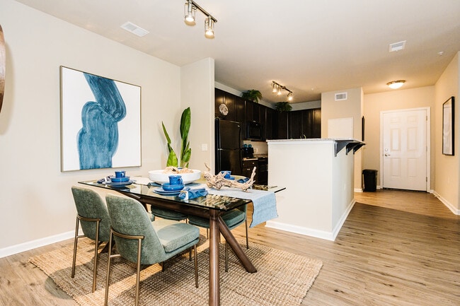 Building Photo - Settler's Landing