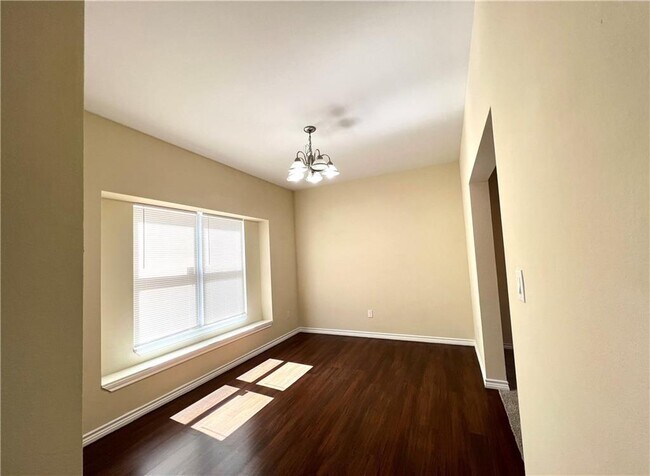 Building Photo - 807 Prize Oaks Dr