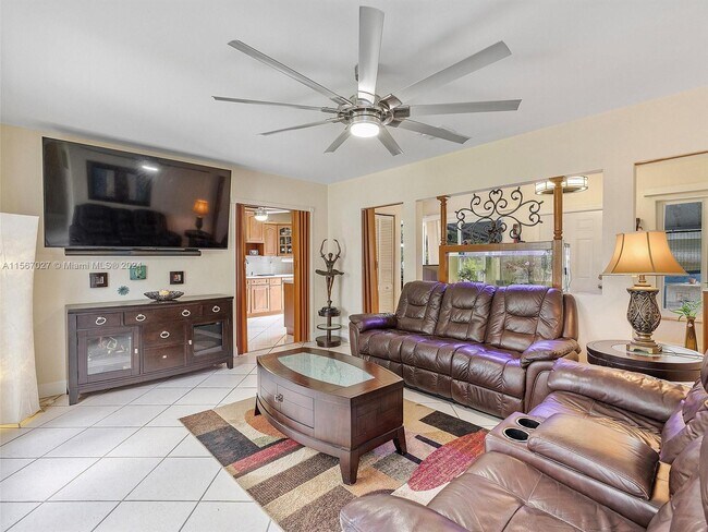 Building Photo - 573 Palmetto Dr