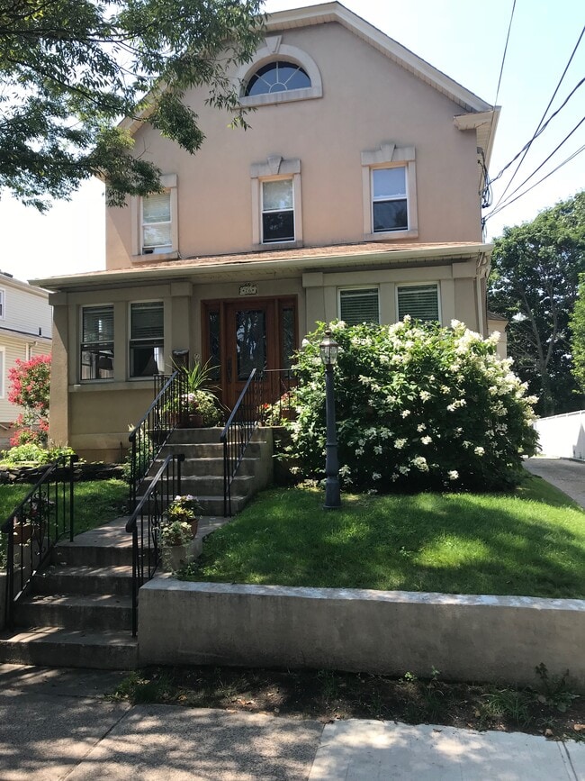Building Photo - 26 S Bayles Ave