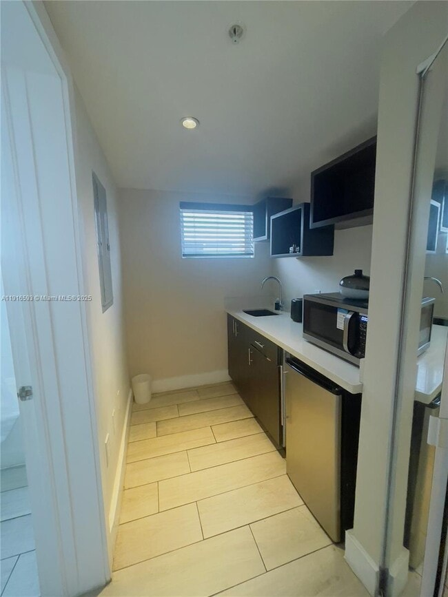 Building Photo - 7310 Harding Ave