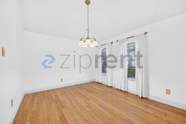 Foto del edificio - 1042 Grimes Dr