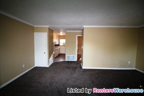 Building Photo - 904 Luster Ln