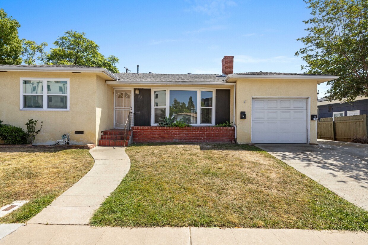 Foto principal - 6155 Mary Ln Dr