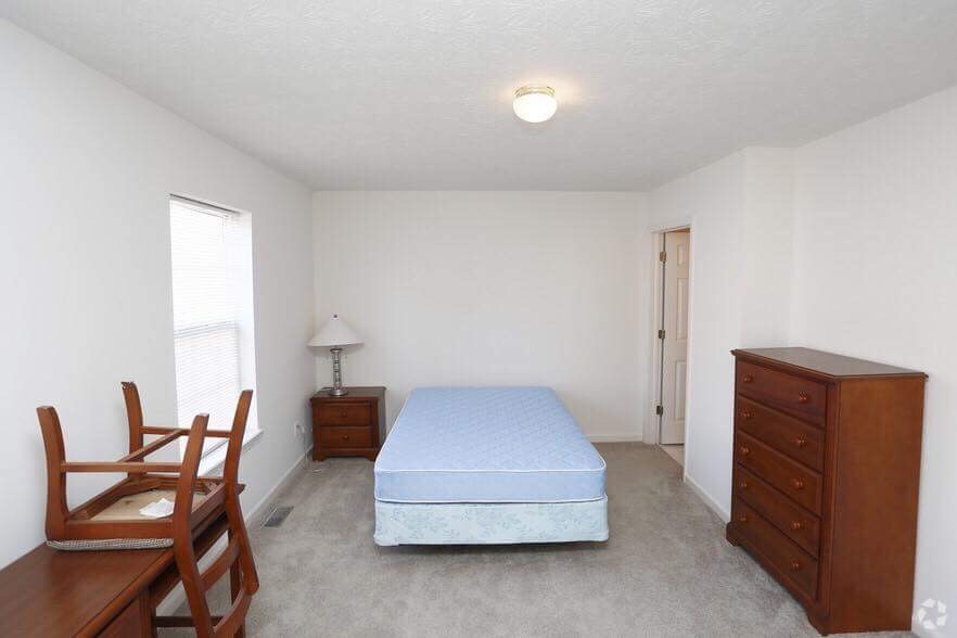 Primary Photo - 935 S Copper Beech Way