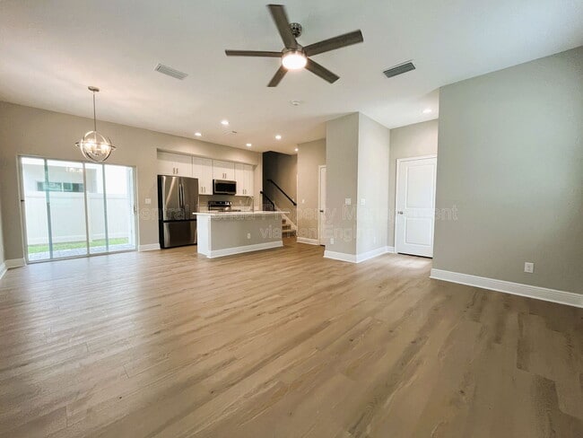 Building Photo - 2220 S Bumby Ave