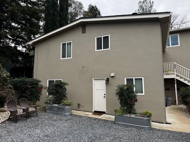 Building Photo - NICE DOWNSTAIRS UNIT WITH 2 BED 1 BATH IN GREAT LOCATION IN AUBUN!
