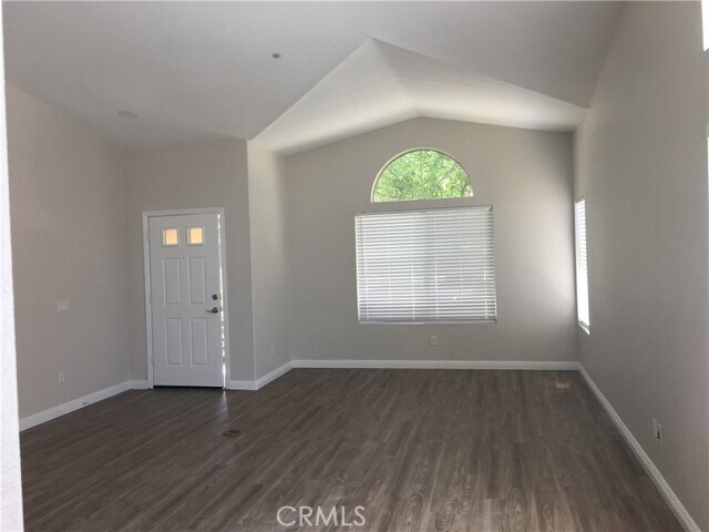 Foto del edificio - 6742 Regal Oaks Rd