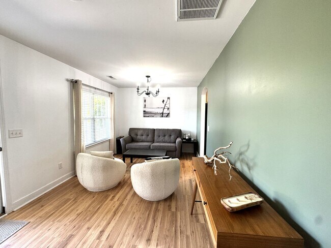 Foto del edificio - Minutes to the Beach! Conveniently located between Jacksonville & Wilmington