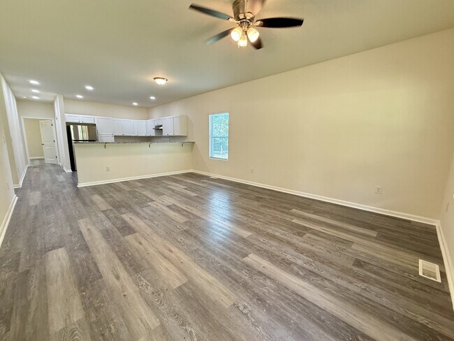 Foto del edificio - 1582 Hobbs Island Rd SE