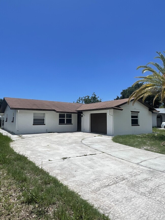 Building Photo - 1502 Fox Run Dr