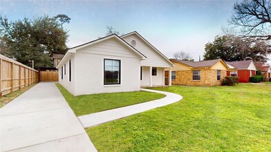 Building Photo - 304 Graceland St